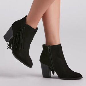 Pierre Dimas Decorative fringe layers along the side and back of the ankle 6.5